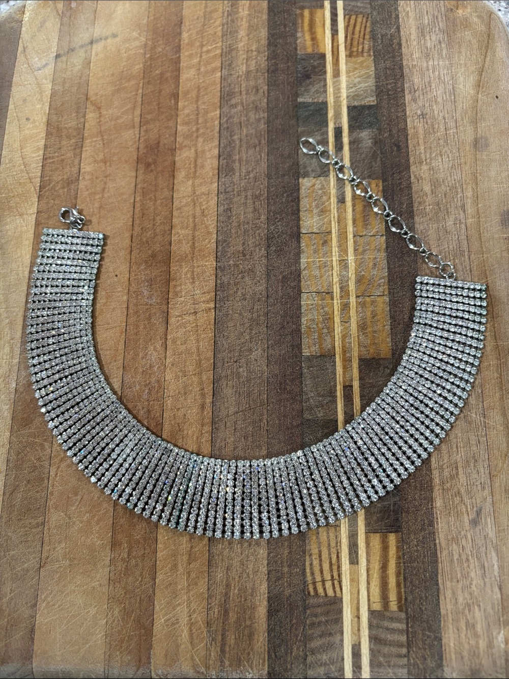 Choker/ silver with crystal with 3 inch chain